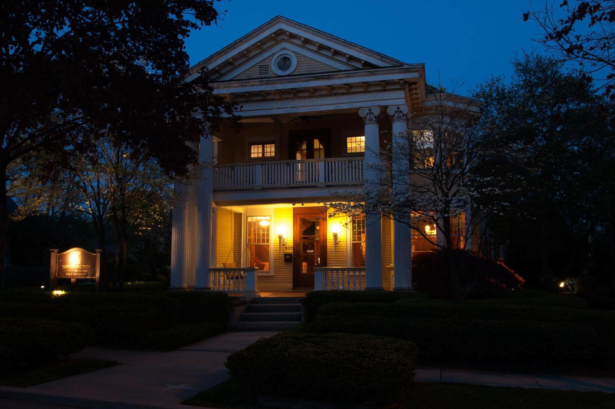 Showers Inn Bloomington Exterior photo