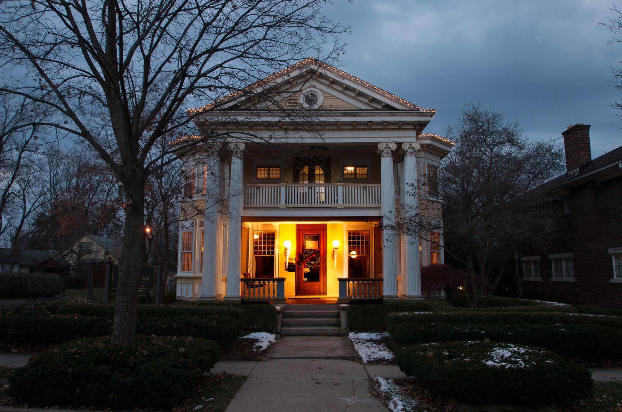 Showers Inn Bloomington Exterior photo